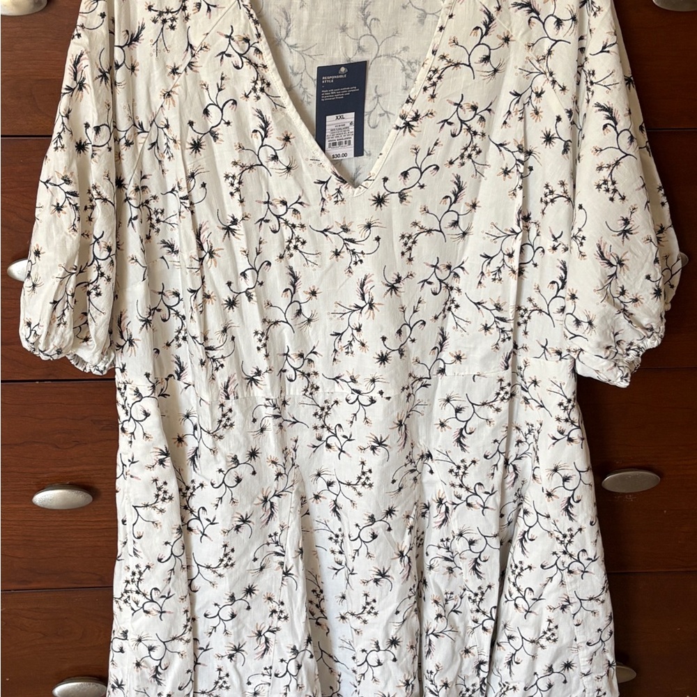 Universal Thread Cream Floral V-Neck Top